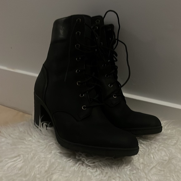 Timberland Allington Nubuck Leather Lace-Up Lug Sole Booties - Picture 3 of 6